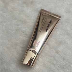 Hourglass Illusion Glow Foundation  SPF 30 - shade 4